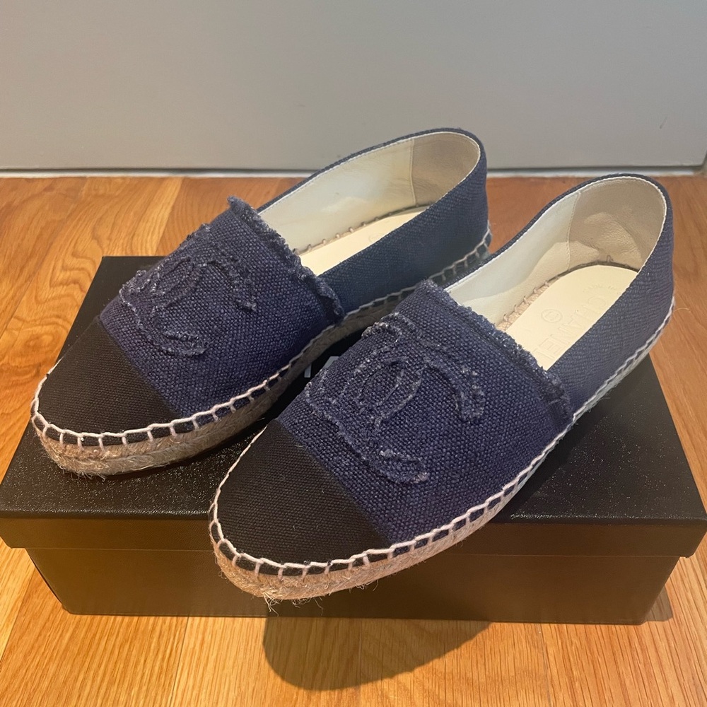 Chanel Blue and Black Linen Espadrilles 37 - Picture 2 of 9
